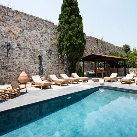 Fluvian Villa *