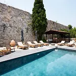 Fluvian Villa *